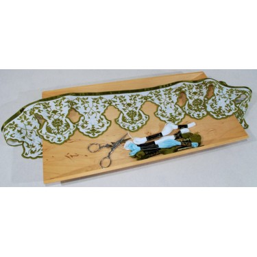 Tuto embroidered shelf edging